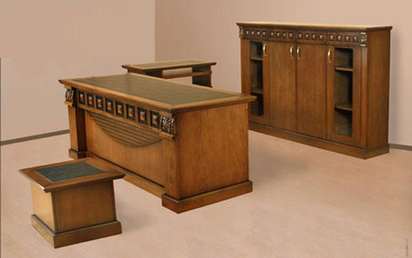 cilalı masa takımı
ahşap masa takımı
derili masa takımı
yönetici masaları
makam masaları
çalışma masaları
